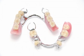 broken or cracked dentures